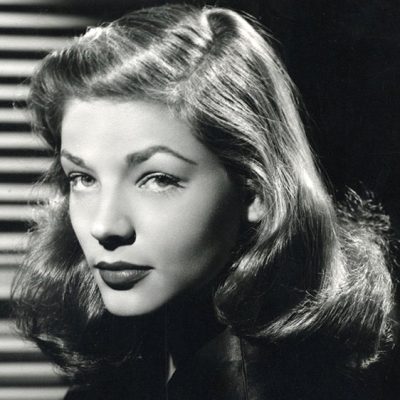 Lauren Bacall jugando ajedrez