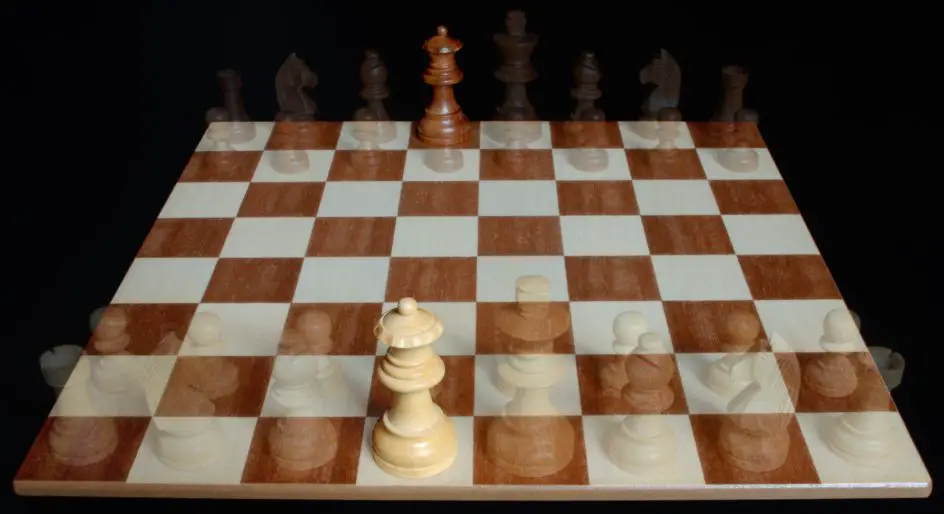 Posición inicial de la Dama en el tablero de ajedrez