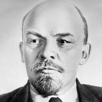 Lenin jugando ajedrez