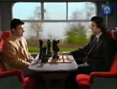 Sketch de ajedrez en un tren con túneles