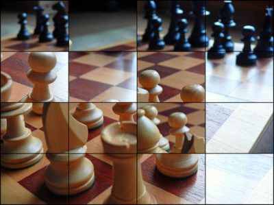 Rompecabezas deslizante de un tablero de ajedrez con piezas completas
