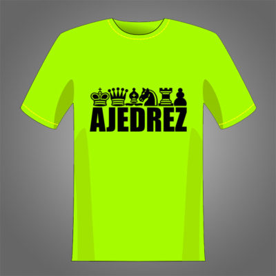Diseño de camiseta con el texto 'Ajedrez' y figuras de piezas