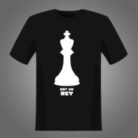 Diseño de camiseta con el Rey de ajedrez y la frase 'Soy un Rey' - versión en blanco
