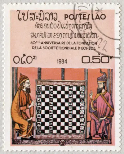 Estampilla: 60° Aniversario de la Fundación de la Sociedad Mundial de Ajedrez. 0.50k. Laos 1984.