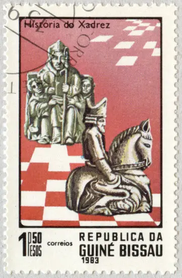 Estampilla: Historia del Ajedrez. Alfil y Caballo. República de Guinea Bissau 1983.