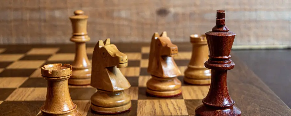 Juegos de ajedrez con el Rey Solitario.